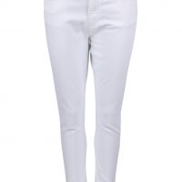 Bílé džíny s roztřepenými nohavicemi