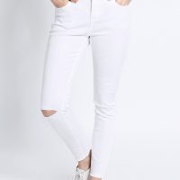 Bílé potrhané džíny
