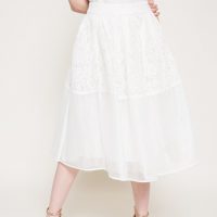 Bílá krajková sukně