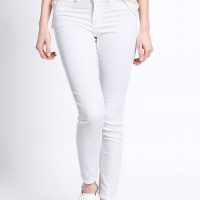 Bílé skinny džíny s třásněmi